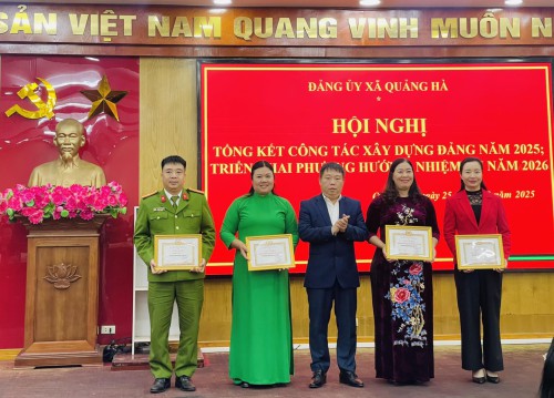 ĐẢNG BỘ TRƯỜNG THCS QUẢNG HÀ VINH DỰ NHẬN GIẤY KHEN “HOÀN THÀNH XUẤT SẮC NHIỆM VỤ NĂM 2025”