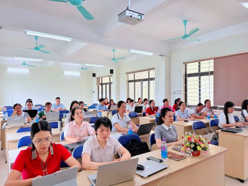 HỘI NGHỊ TẬP HUẤN CÔNG TÁC CHỦ NHIỆM LỚP NĂM HỌC 2026–2027